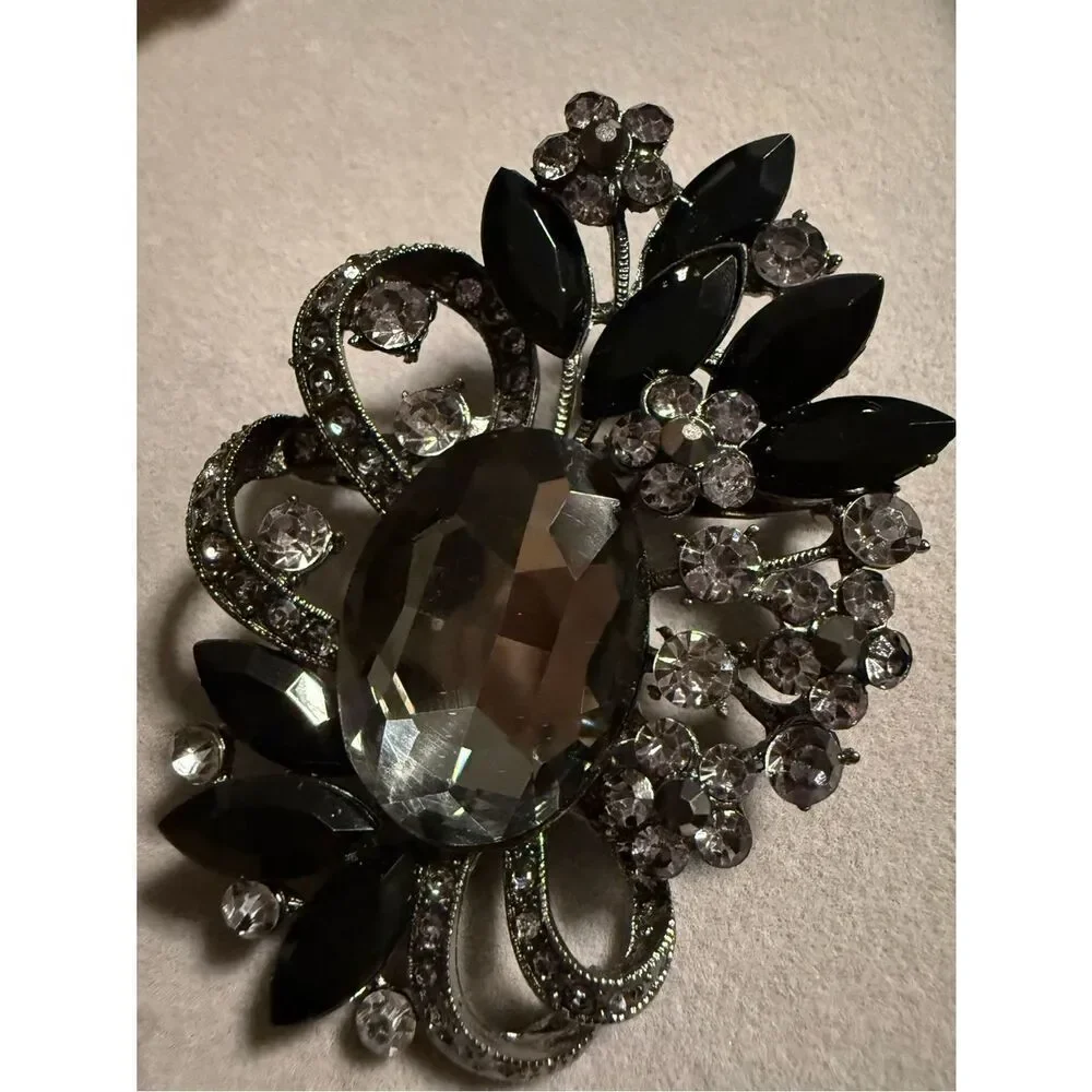 Vintage Women Brooch Black Crystal Rhinestone Floral Statement Pin